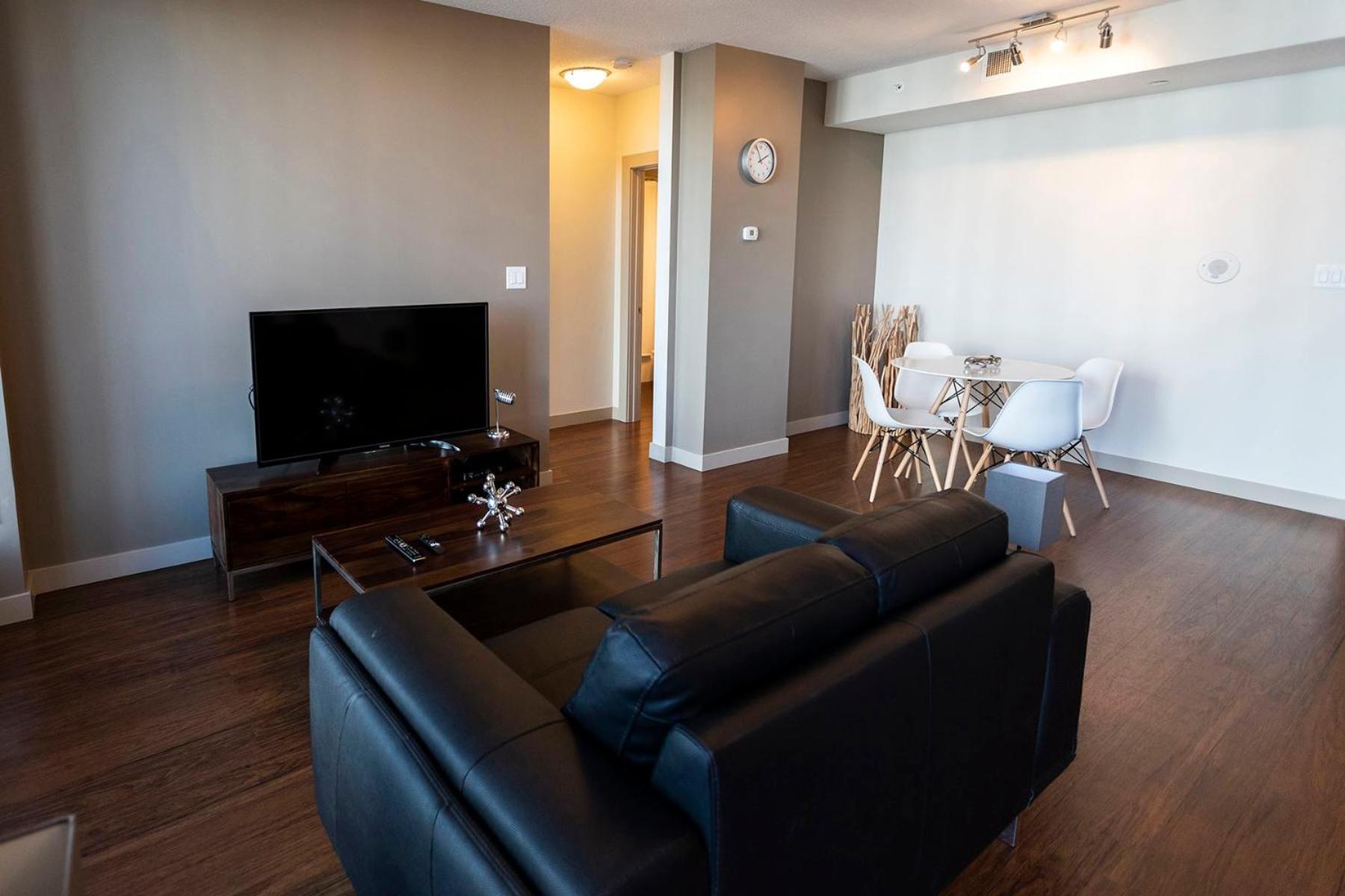 Mayfair Luxe Suites Premium By Corporate Stays Эдмонтон Экстерьер фото